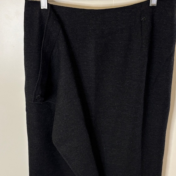 Eddie Bauer Black Midi Skirt with Gray Accents - Picture 3 of 5